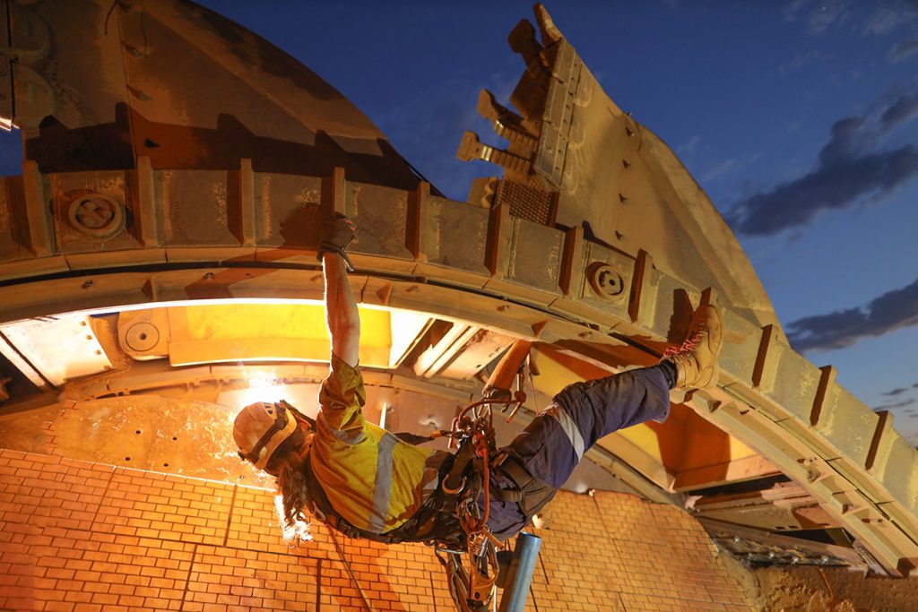 Rope access welder maintenance abseiler wearing fall safety body